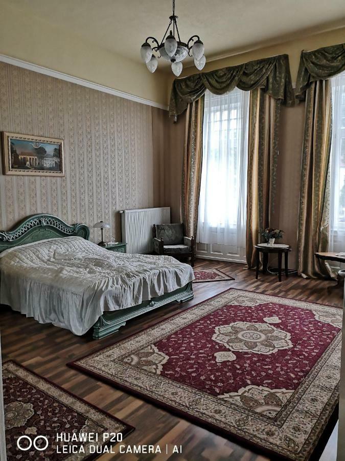 Bed and Breakfast Kakukk Panzio Нірбатор Екстер'єр фото